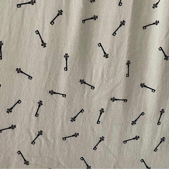 Just Living Button Down Shirt White/Black Key Print Shirt Size L - Picture 6 of 7